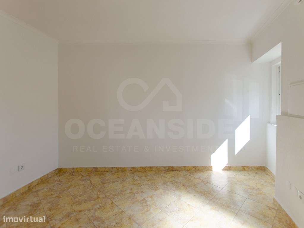 Moradia térrea no centro de Porto Salvo - Grande imagem: 4/22