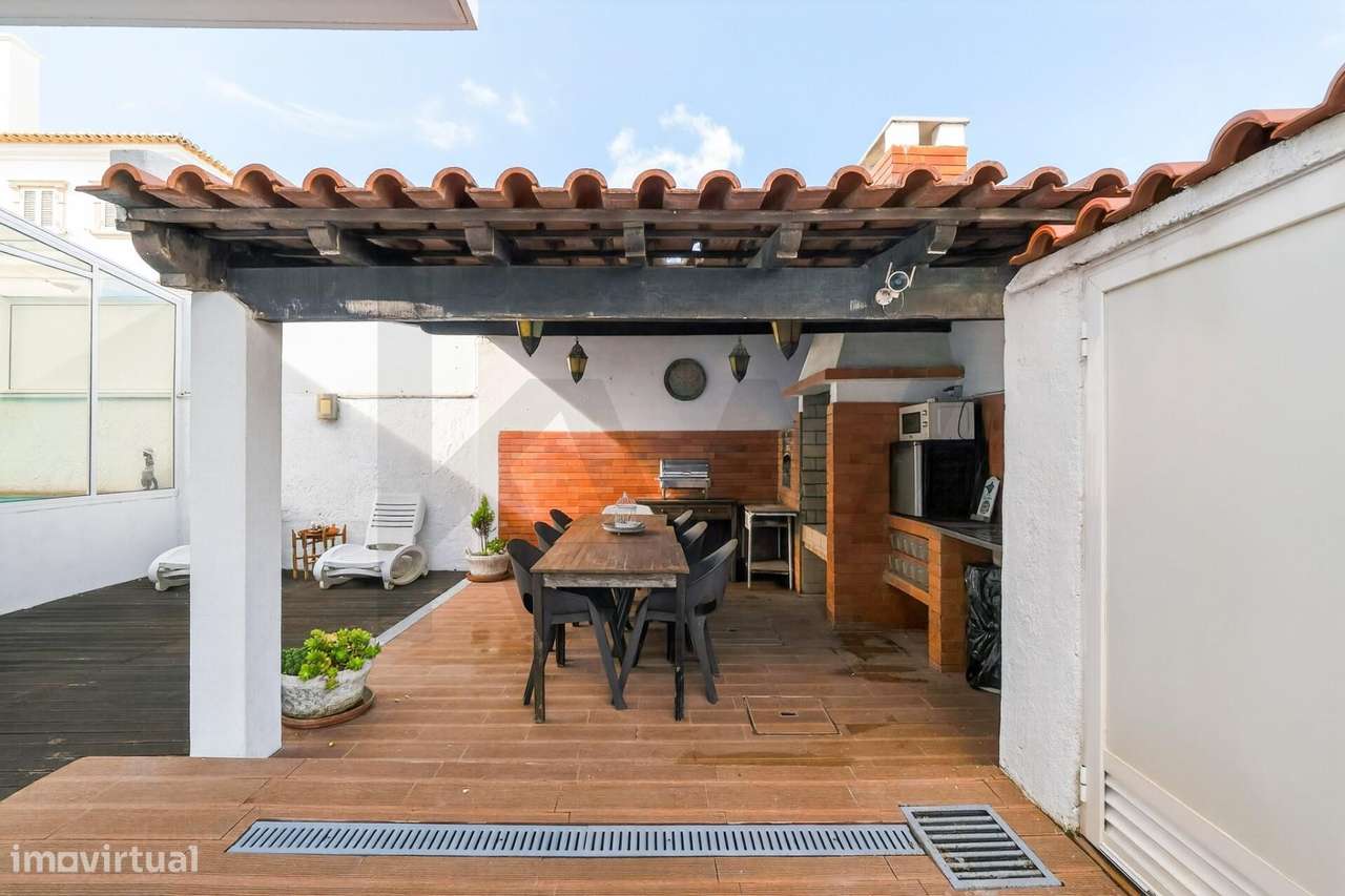 Moradia T4+1 com Piscina Coberta, Jardim e Churrasqueira em Alcoitão,-47