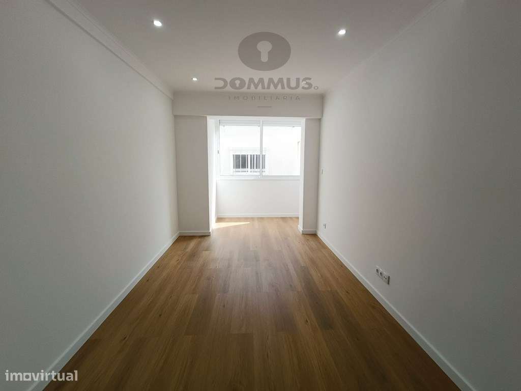 Apartamento T2+1 Renovado na Buraca-17