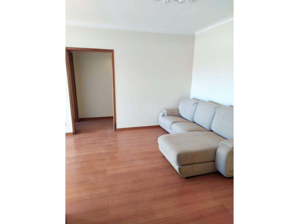 T2 remodelado e semiequipado em Queluz-8