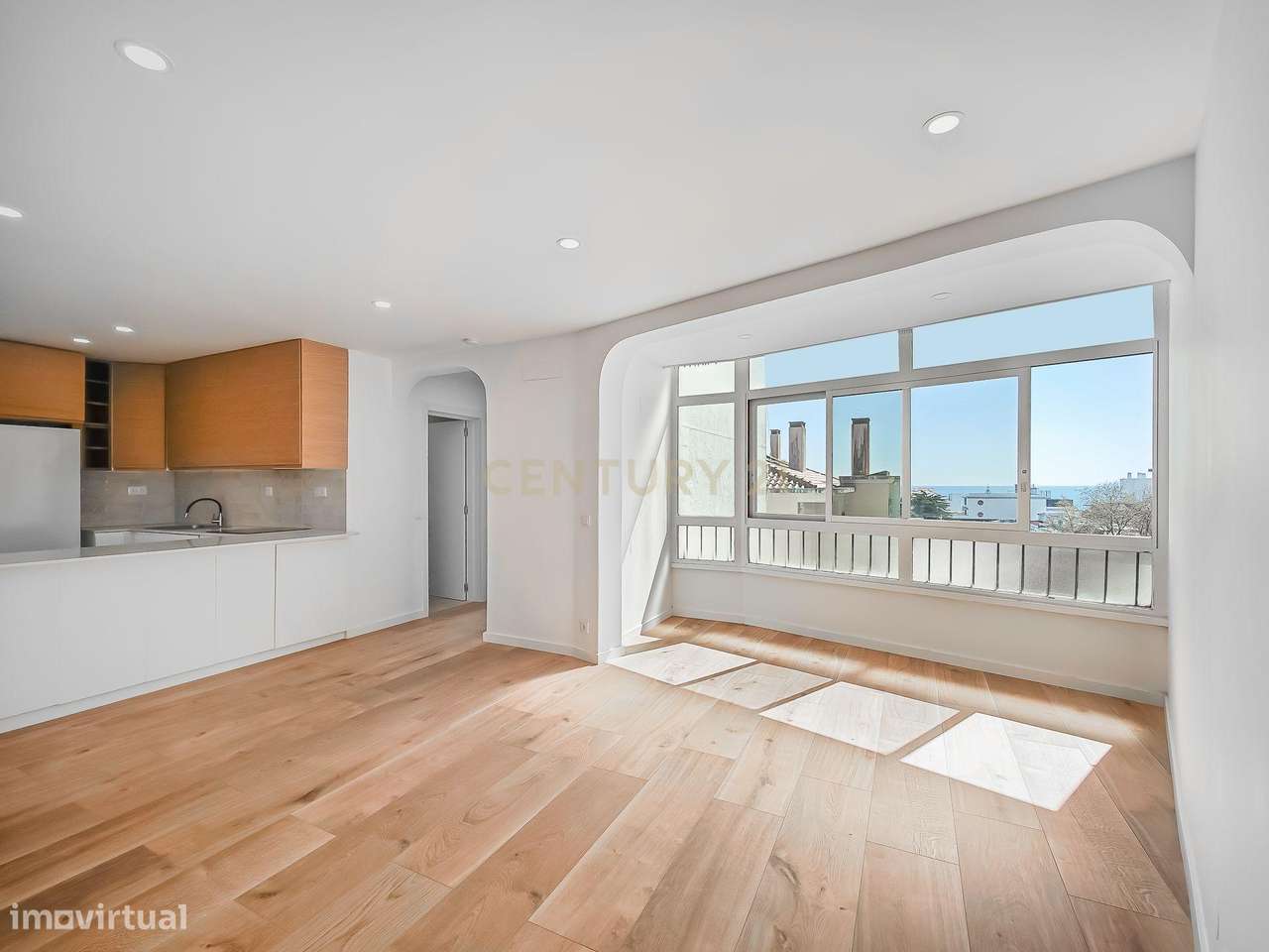 Viver no Estoril: T2 Renovado com Vista Mar, a 5 min a pé da Praia e d-3