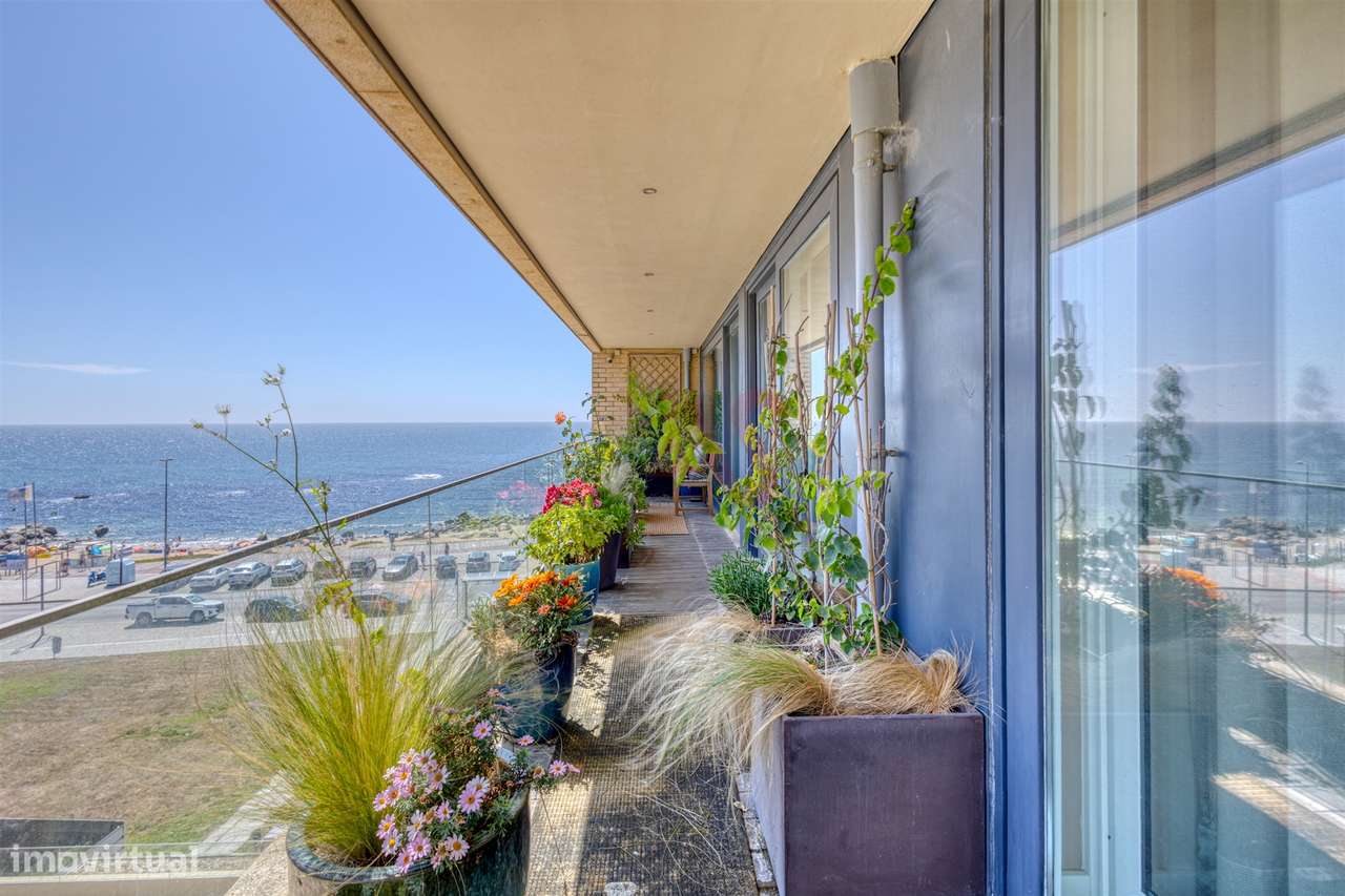 Penthouse Duplex Exclusiva em Frente à Praia de Salgueiros – na Primei-30