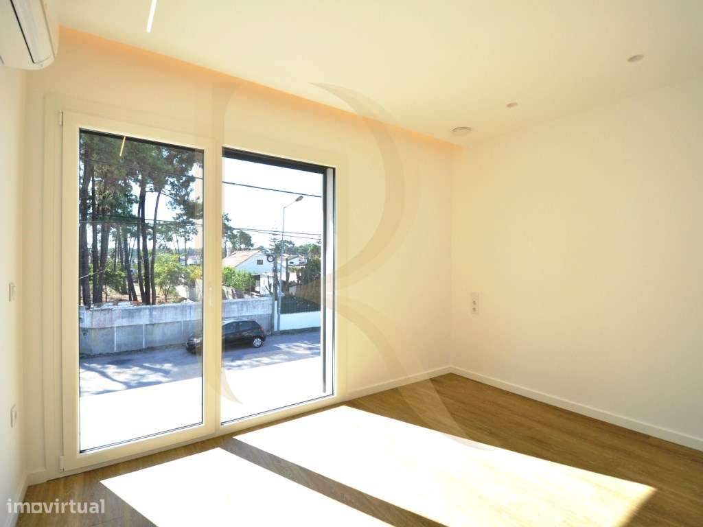 Moradia T3 isolada com piscina, churrasqueira e garagem na Aroeira-21