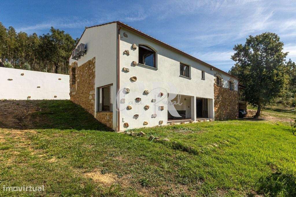 Fantástica moradia isolada em pedra com 3 quartos, varanda, pátio, ter-2