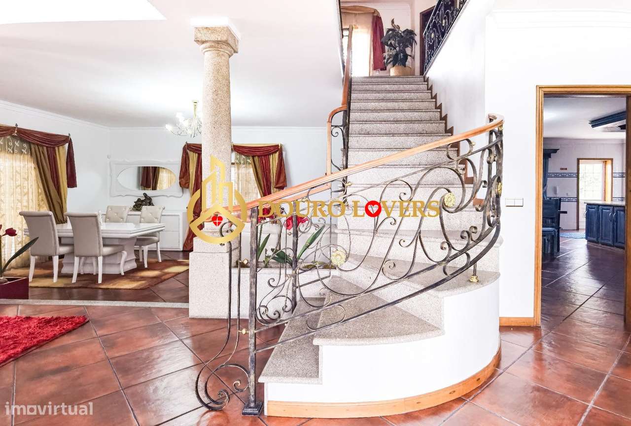 Moradia T4 com Piscina e Jardim em Ferreira - Paços de Ferreira - Grande imagem: 4/38