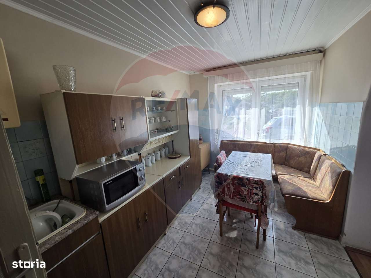 Casă cu gradina si solarii de legume - Imagine principală: 2/18