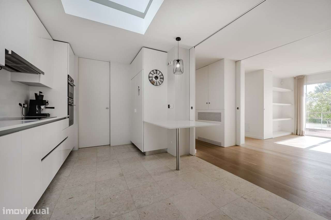 Moradia T4 com Piscina e Terraços Panorâmicos, Parede-18