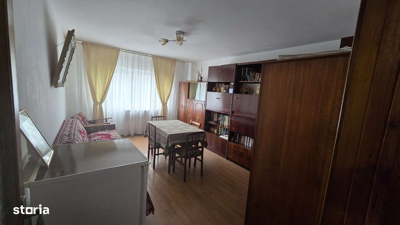 Vând apartament cu 2 camere decomandate - Imagine principală: 2/8