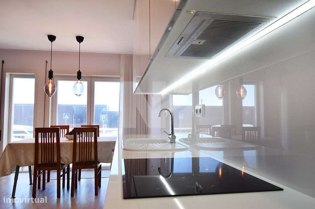 Apartamento T3 | 1ª Linha de Mar | Árvore-13