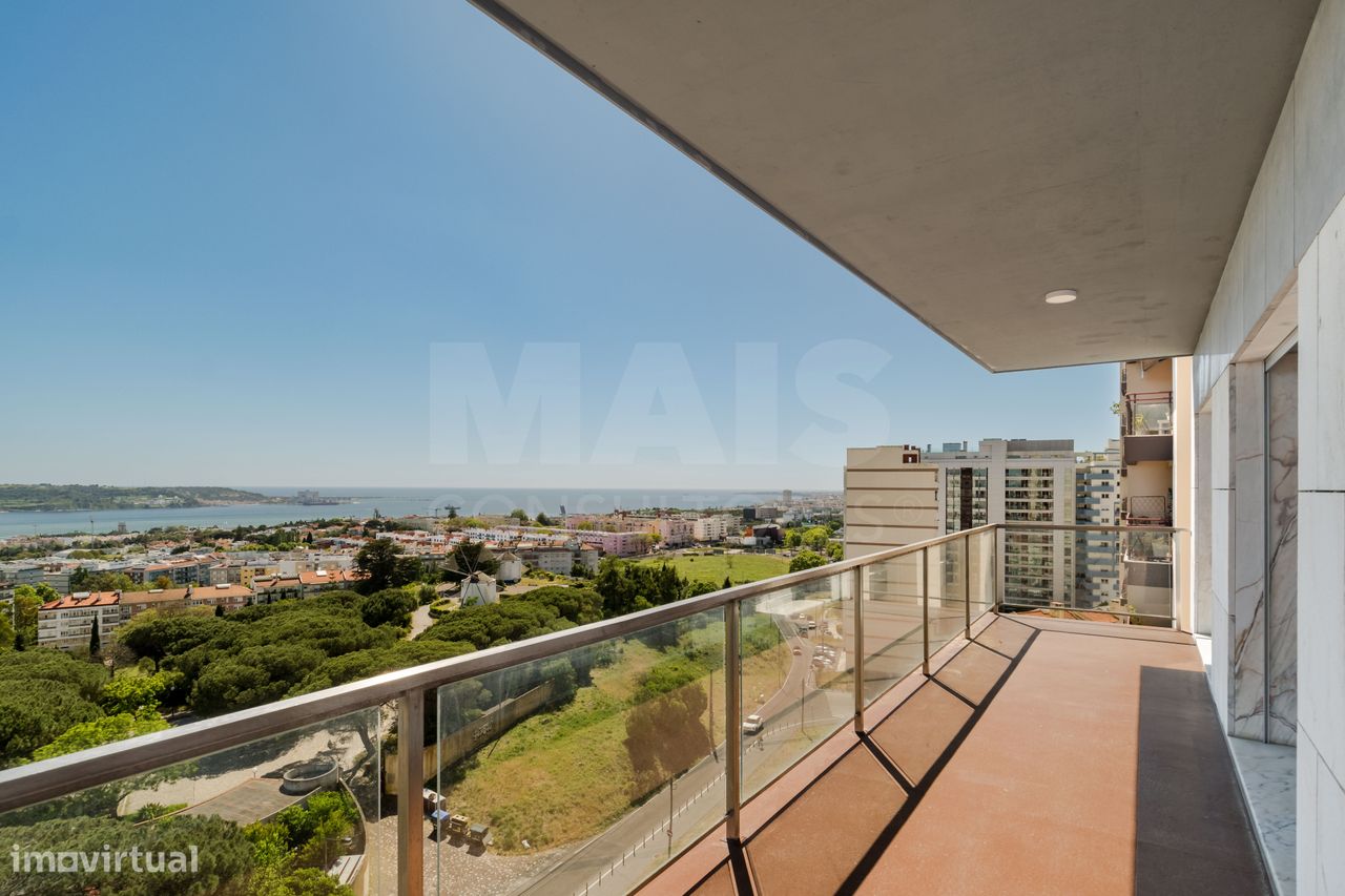 Apartamento Duplex T5 no Alto do Restelo - Lisboa com Terraço panor...