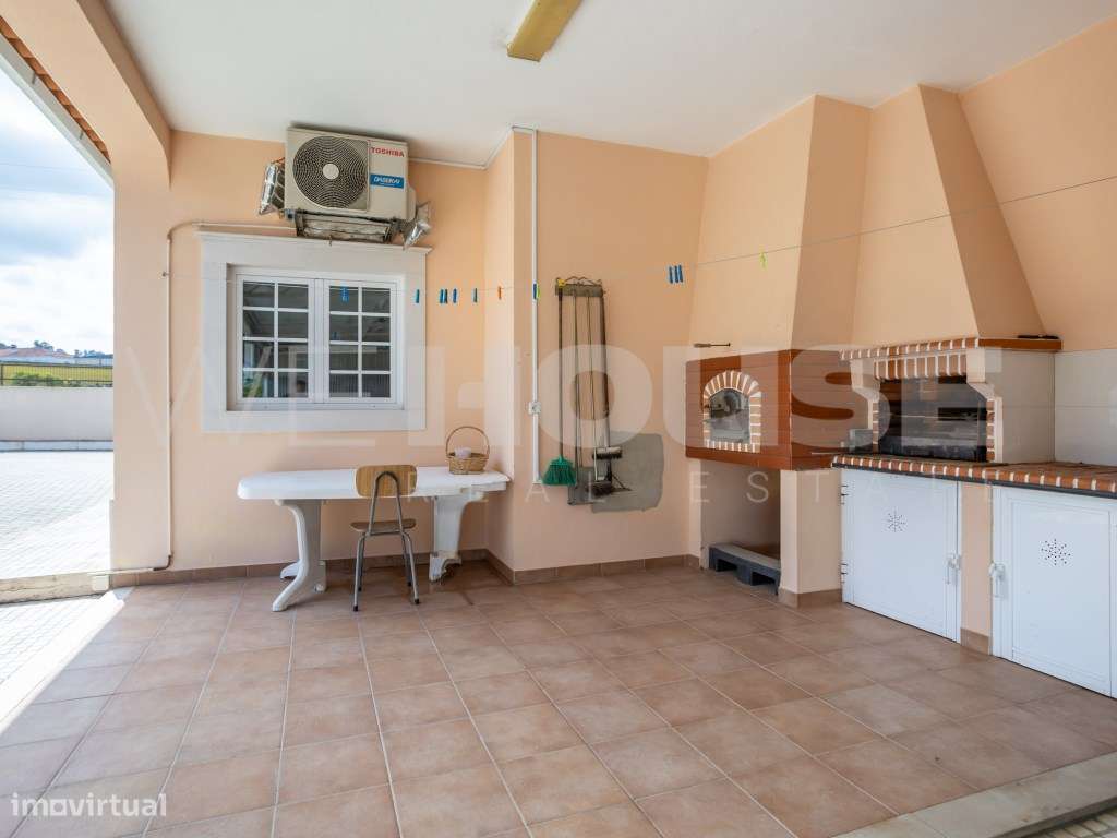 Moradia T4 com 280 m2, inserida em terreno com 2500 m2 em Palmela-28