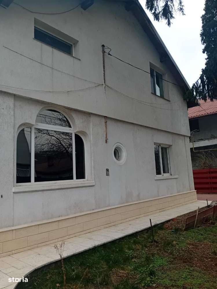 Casa din 2004 cu 6 camere in zona Podul de Fier - Imagine principală: 5/10