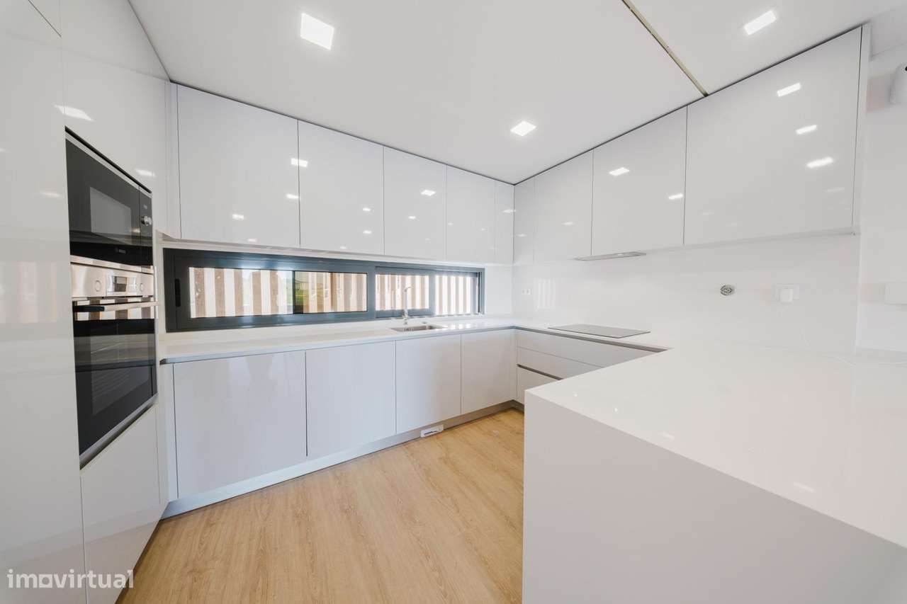 Moradia T5 de Luxo com Piscina e Vista Panorâmica em Mealhada, Loures-21