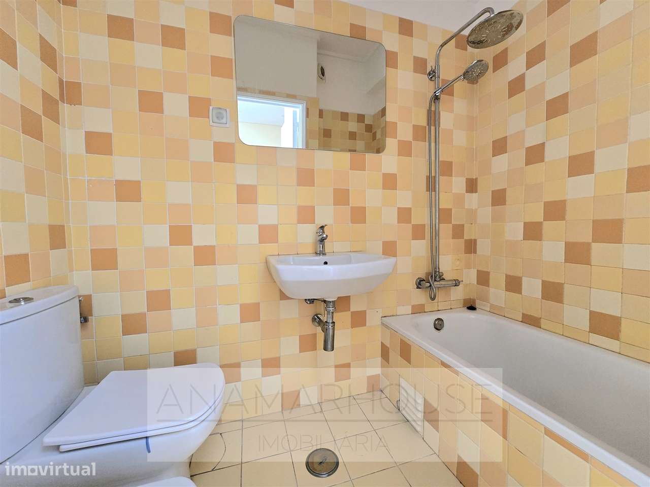 T2 na Rua José Murias, com elevador e arrecadação pronto a habitar, Be-13