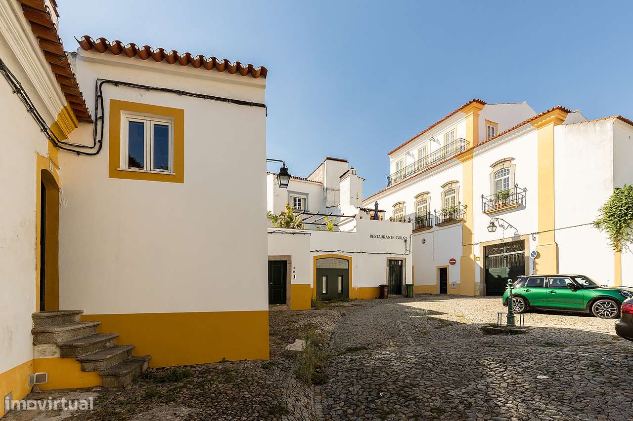 Moradia de luxo com 3 suites, pátio e varandas junto aos Meninos da Gr-37
