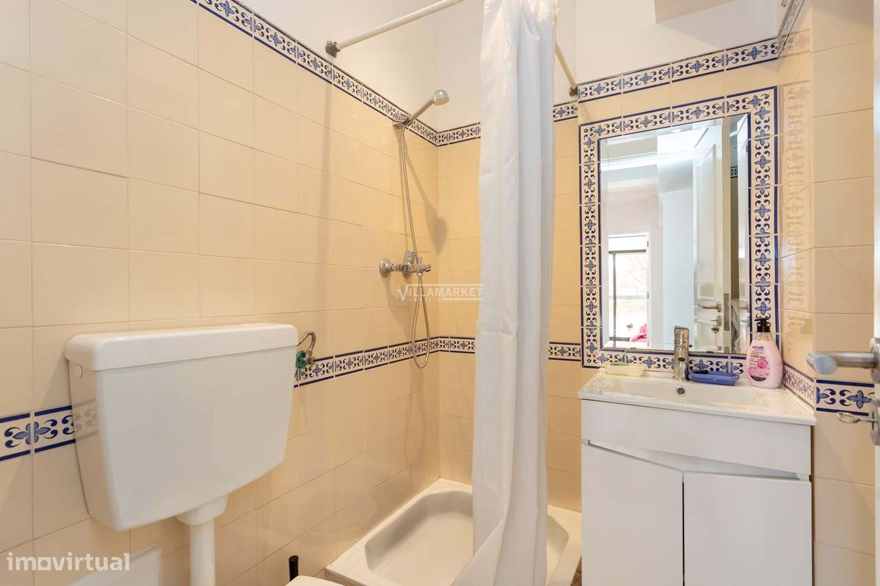 Apartamento T3 inserido no 2º andar de edifício com elevador situado n-20