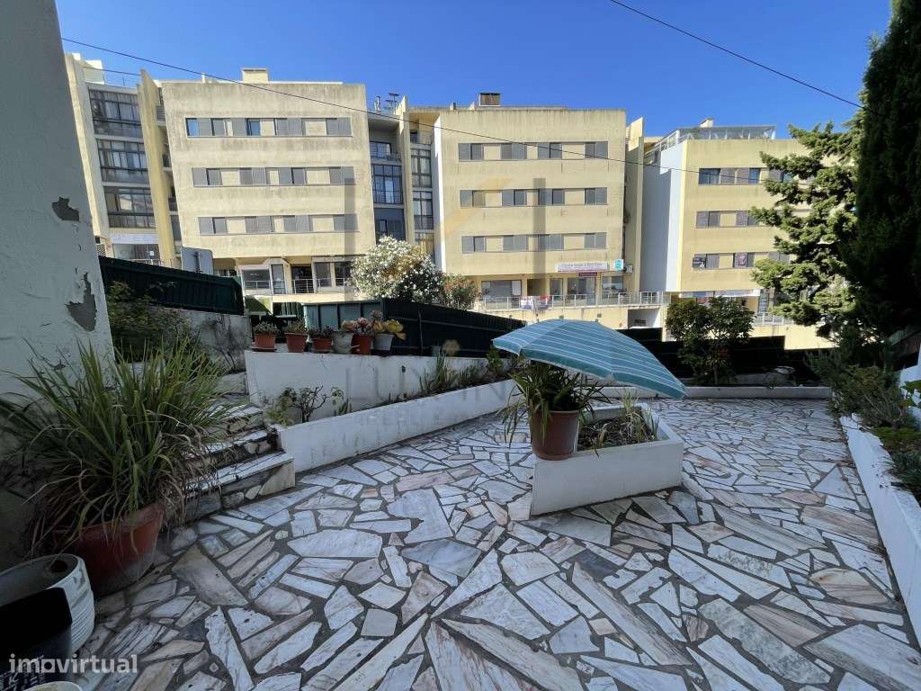 Moradia de 6 assoalhadas com logradouros, no centro de Palmela - Grande imagem: 3/60