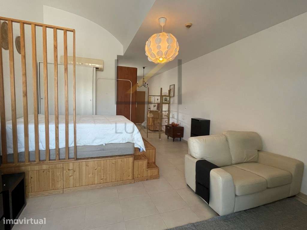 Apartamento T0, Mobilado e Equipado, Urb. Palmela VIllage situado n...-9