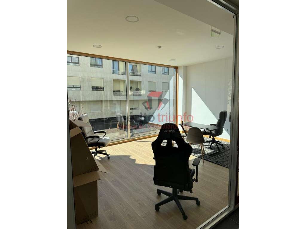 Espaço Comercial p/ Arrendamento c/ 102m² e Varanda com 57m² - Vila... - Grande imagem: 5/16