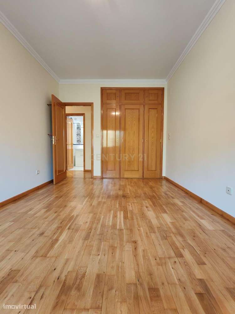 Apartamento T2 em Carnaxide  com Garagem e Boa Exposição Solar - Grande imagem: 5/26