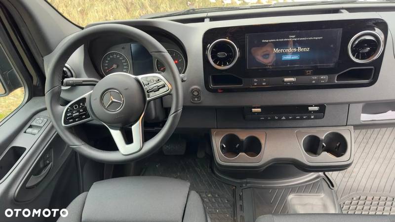 Mercedes-Benz Sprinter - 20