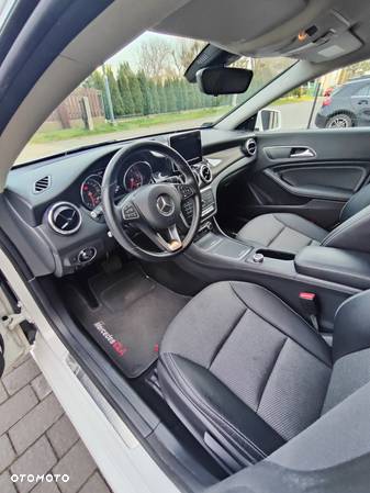 Mercedes-Benz CLA 180 7G-DCT - 9