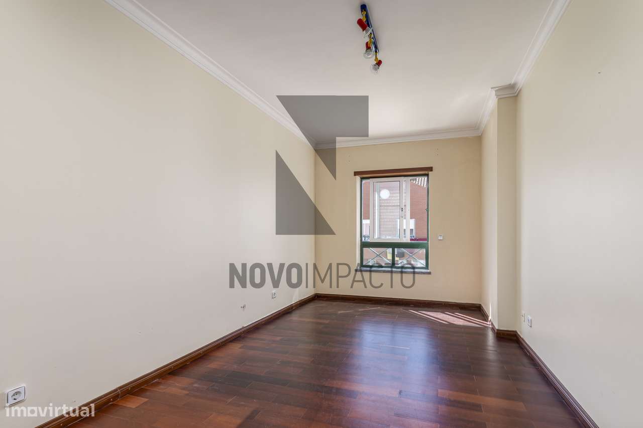 T4 Espaçoso no Centro do Montijo – Excelente Oportunidade-27