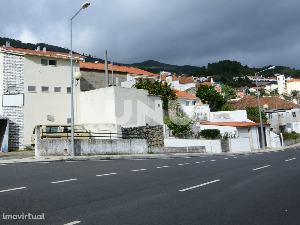 Prédio para reabilitação na Vila do Carvalho