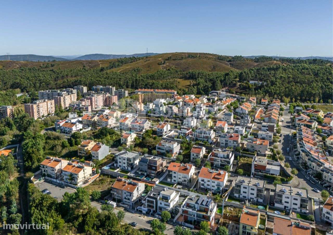 Excelente Moradia V4 - Quinta de Lousã - Valongo-43