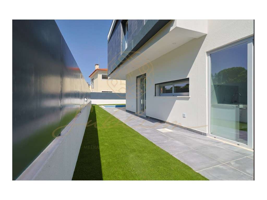 Moradia Nova com 4 Assoalhadas, Garagem Box e Piscina!-6