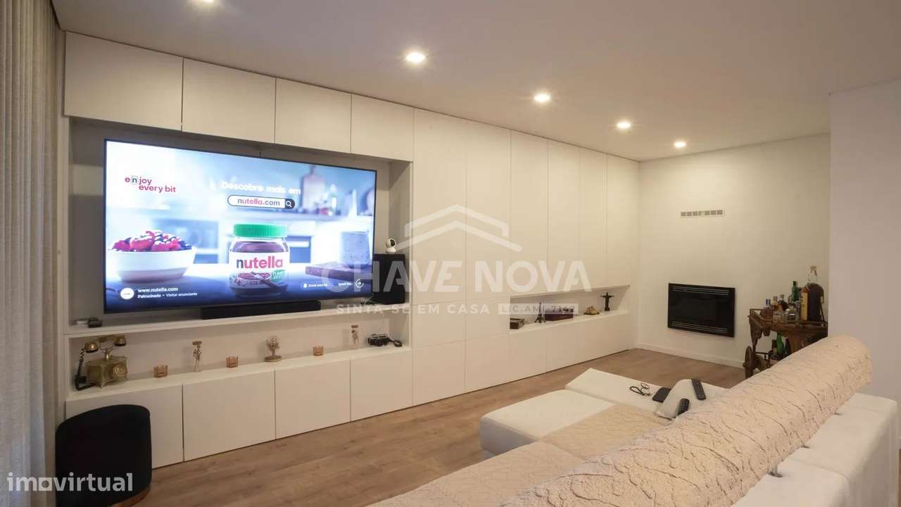 Apartamento T3 Renovado em São João da Madeira-2