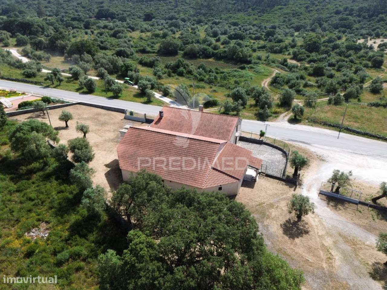 Moradia + Estabelecimento Comercial - Mendiga, Porto de Mós - Grande imagem: 5/36