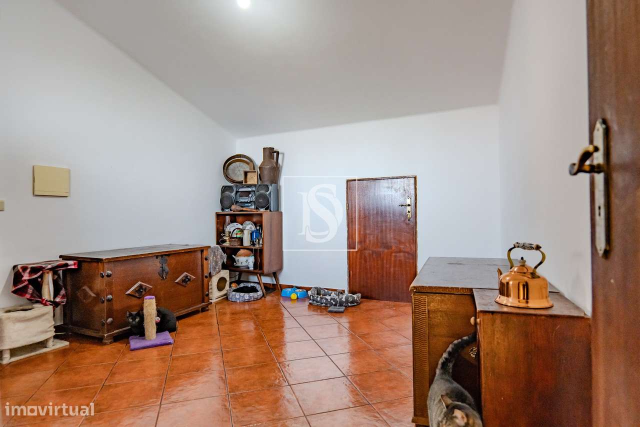 Moradia Renovada com Terraço e Vista Campo em Lamarosa-18