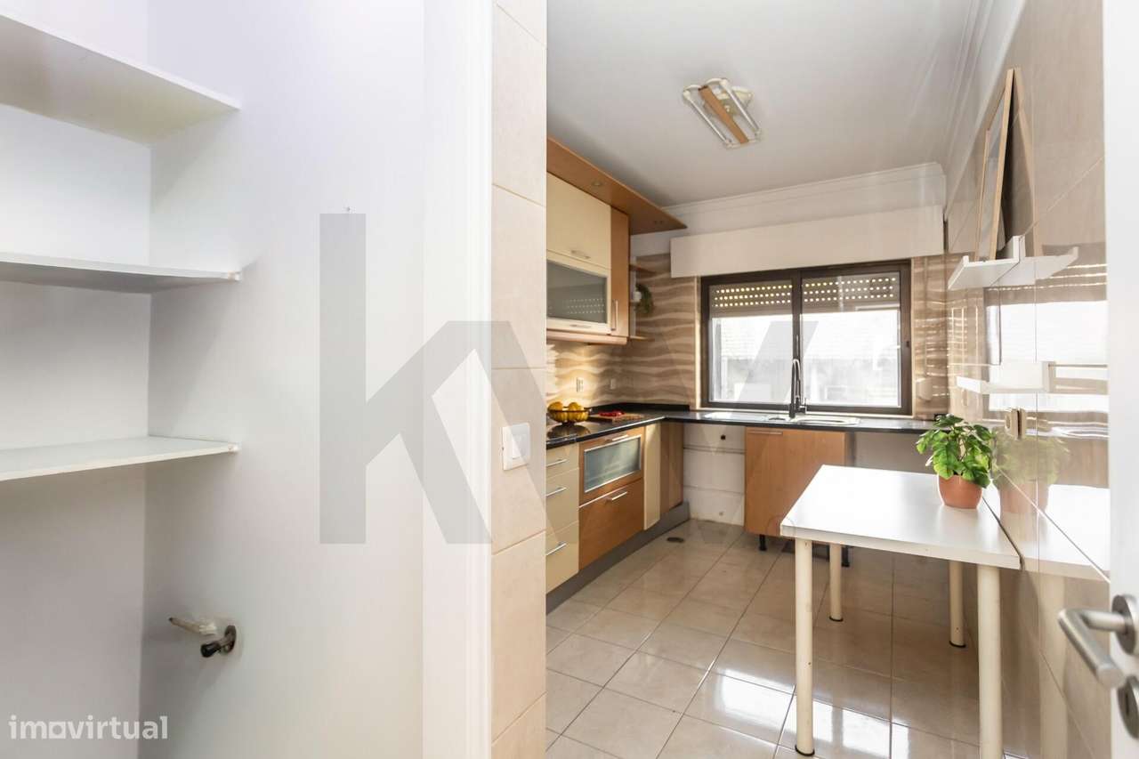 Apartamento T2 na Rua da Liberdade em Almada-9