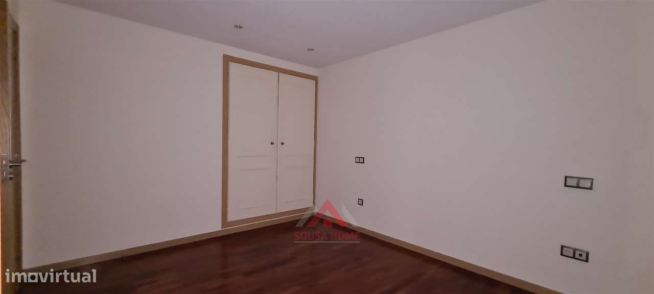 Moradia T7 + Sala c/ 100M2 + Terreno 4.666M2-23