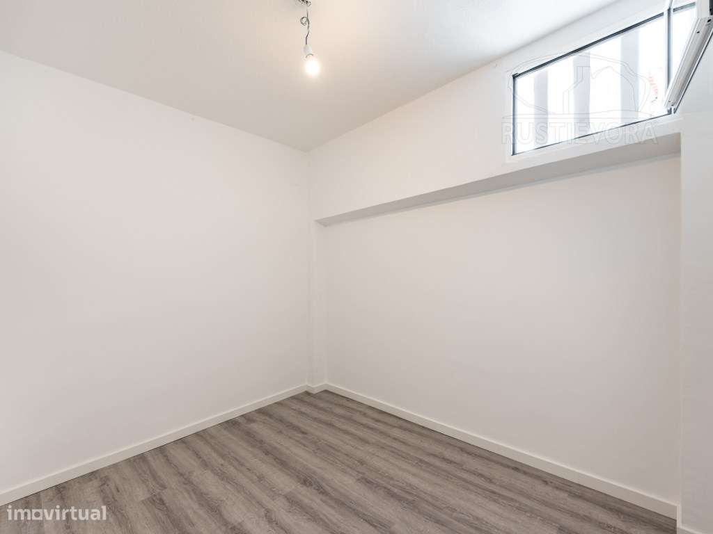 Apartamento de 1º andar com 3 assoalhadas e terraço-7