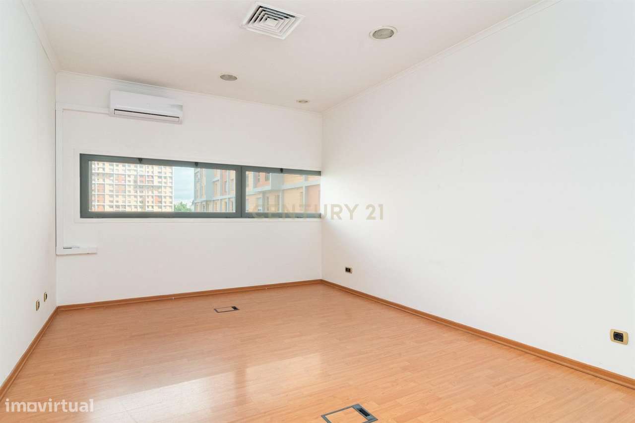 Escritório Moderno, com vista panorâmica, em Lisboa-9