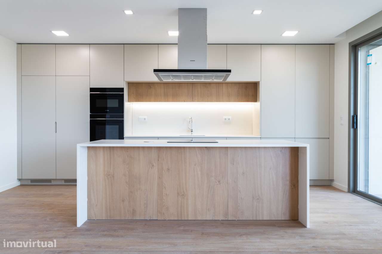 Apartamento T3 Novo a Estrear | 3 Suites | Vista Rio | Garagem Box | C-9