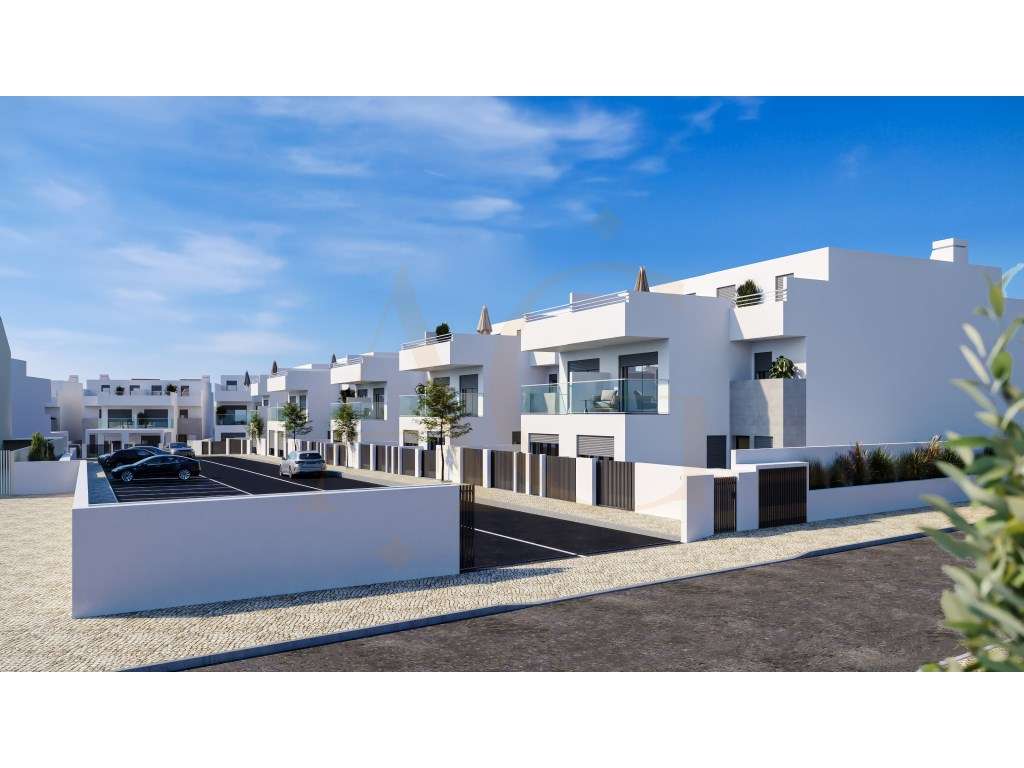 Moradia T3 +2 na Praia da Lota, com Piscina, Jardim e Garagem-5