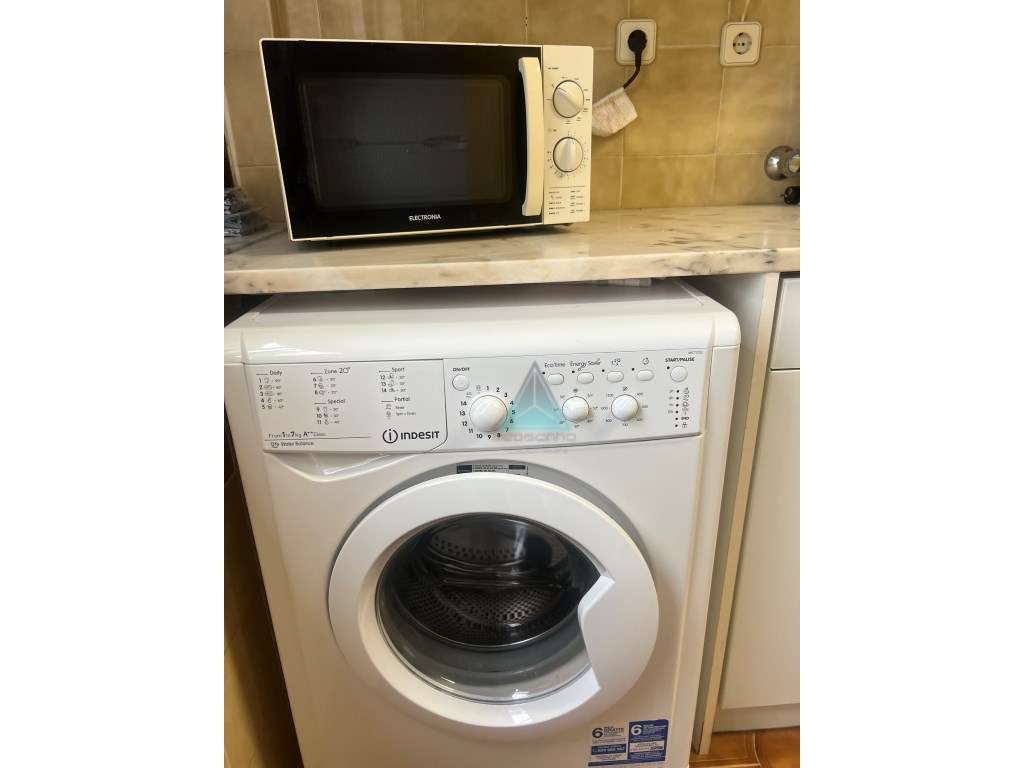 Arrenda-se T2 na Torre da Marinha - 1º andar - LER O ANUNCIO - NÂO ... - Grande imagem: 3/33