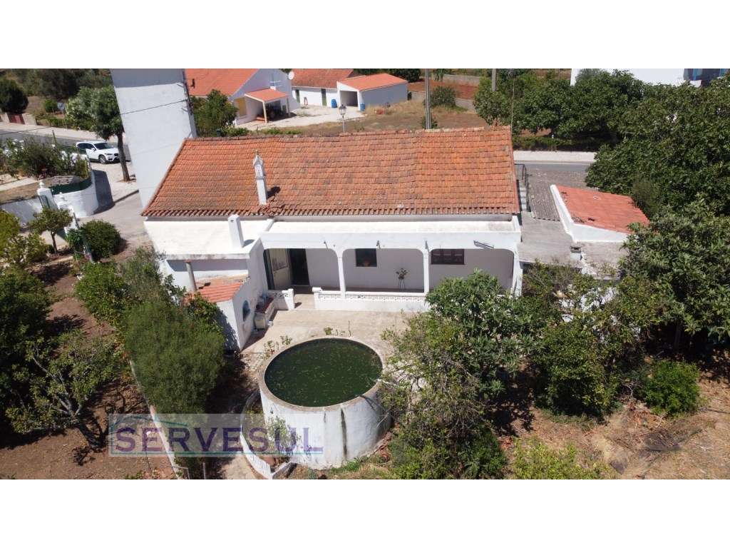 Moradia de 4 quartos e garagem, com terreno de 3720m2, localizada n... - Grande imagem: 3/36