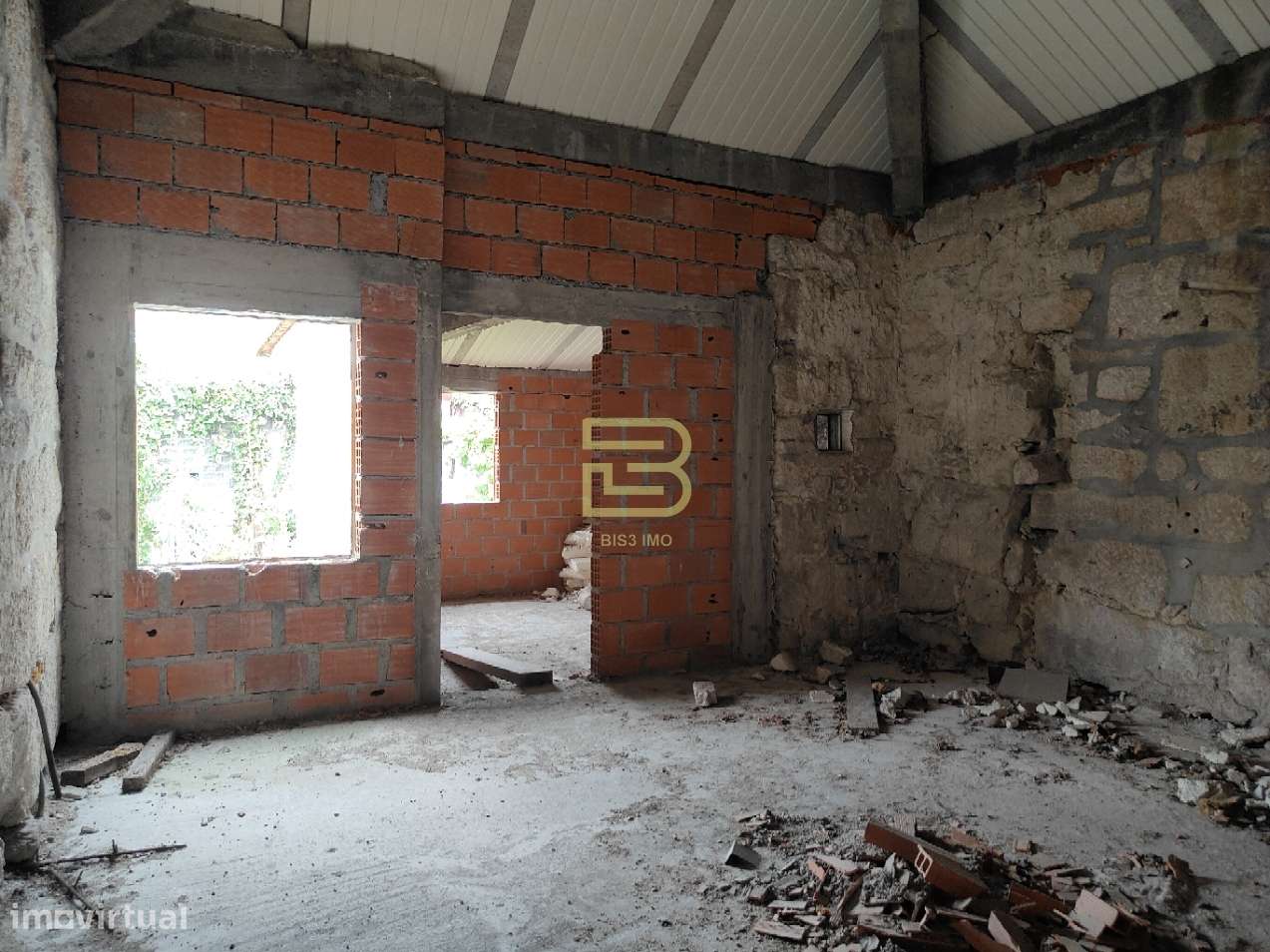 Prédio com projeto aprovado e licença de obras, na primeira linha do R - Grande imagem: 5/27