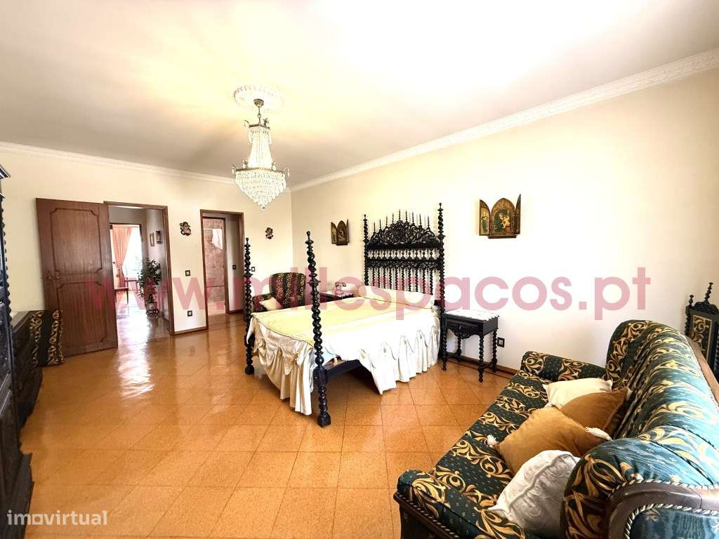 Moradia V6 com Garagem Centro da Cidade-20