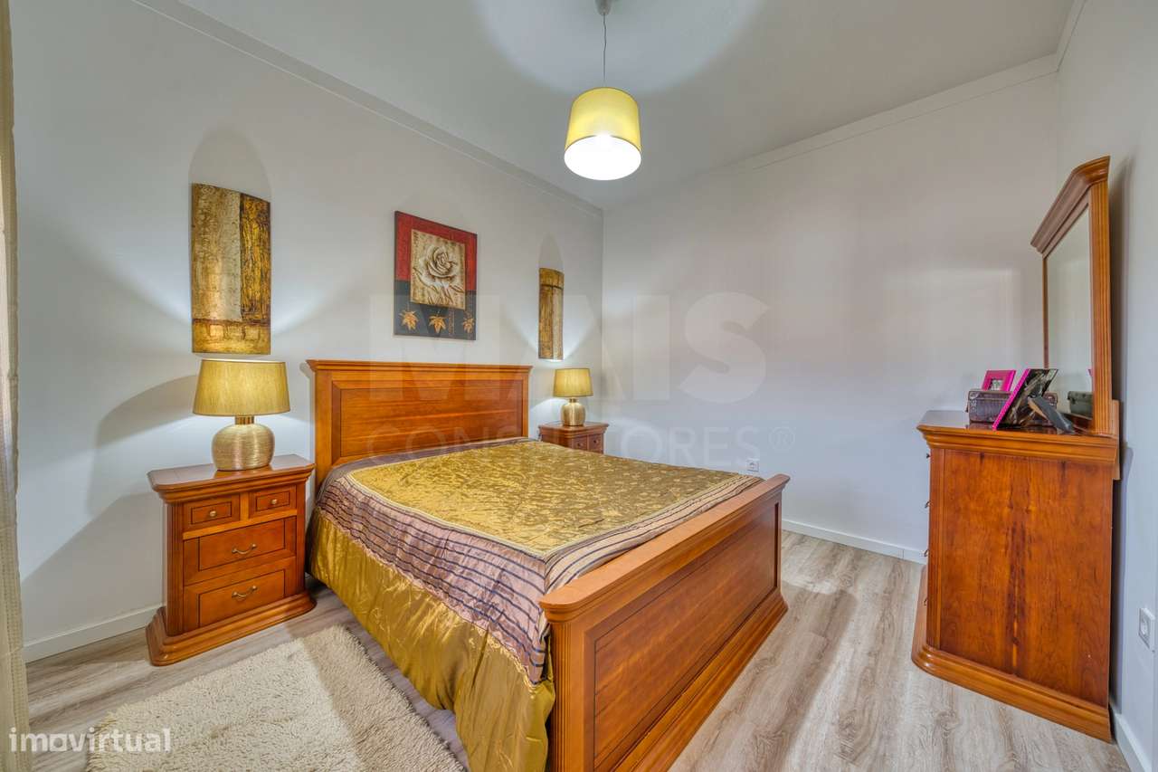 Viva com Espaço e Conforto: Moradia T4 com Anexo e Garagem em Coruc... - Grande imagem: 2/50