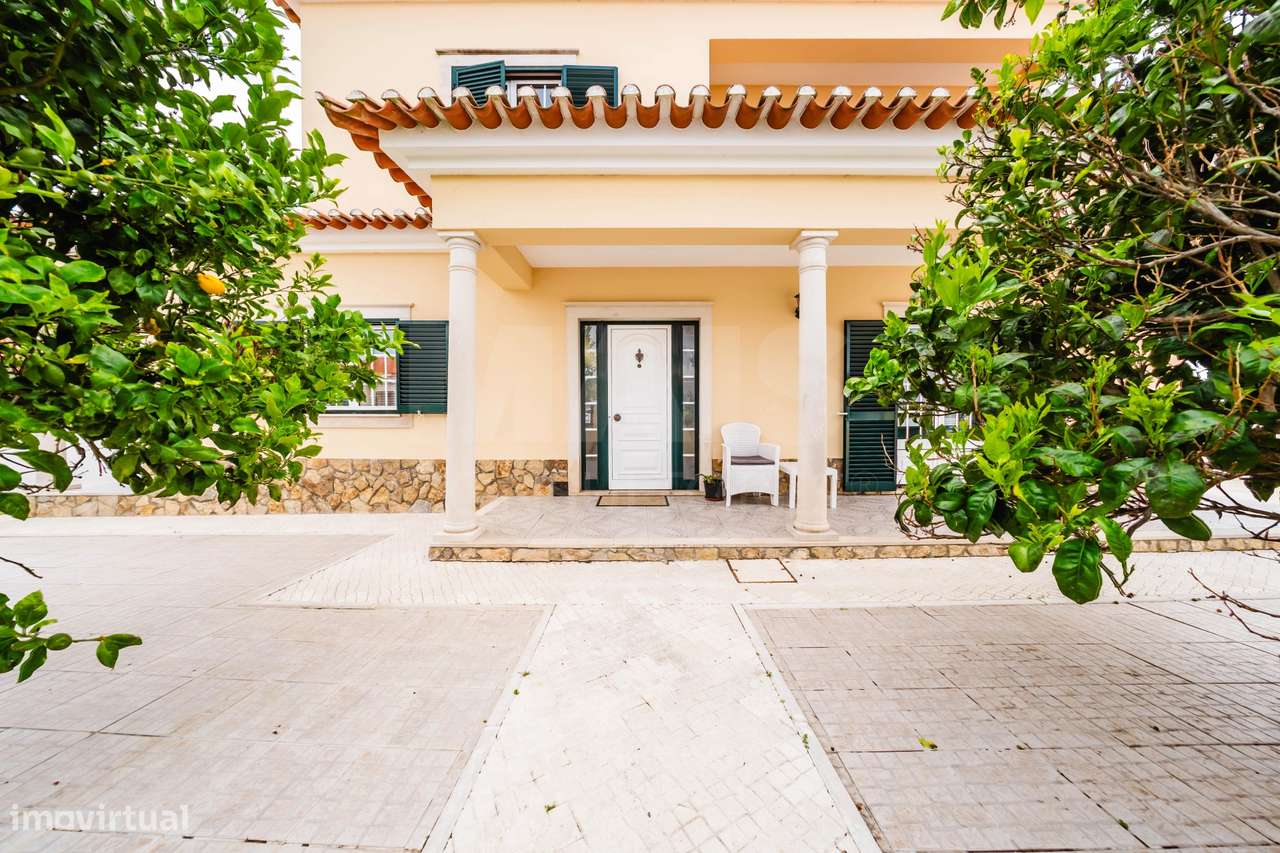 Moradia T4 com Charme em Olho Marinho | 260m² | Lote 734m²-47