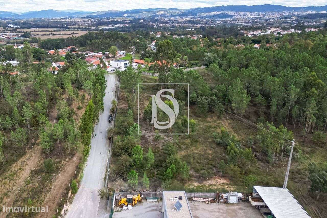Terreno industrial com 3.800 m² e com licença de construção - Grande imagem: 5/23