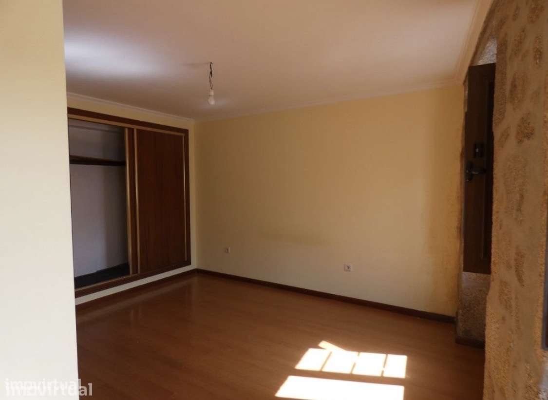 Apartamento 3 Assoalhadas Centro do Fundão 1 Andar-9