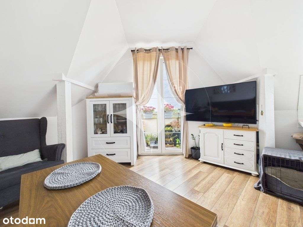 Dwupoziomowe mieszkanie na Starówce z piwnicą-0