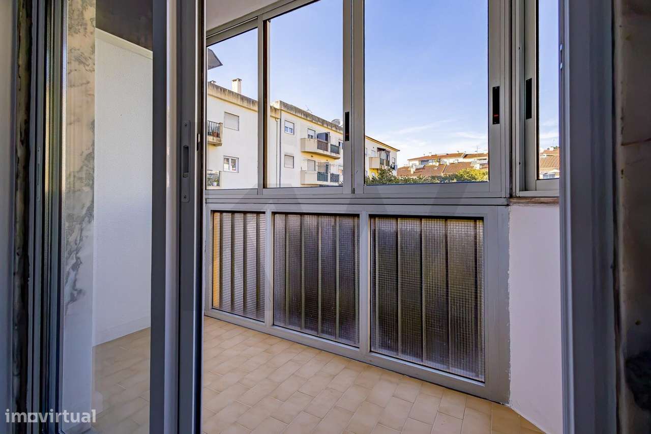 Apartamento T3 Totalmente Remodelado em Vale Flores de Cima-14