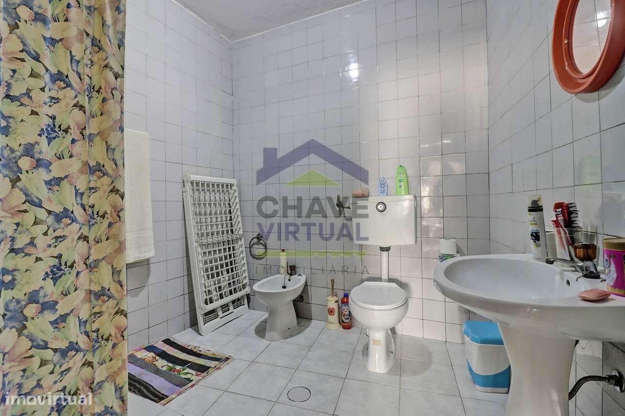 Moradia V2+1 com Terreno e Garagem - Delgada, Bombarral-23